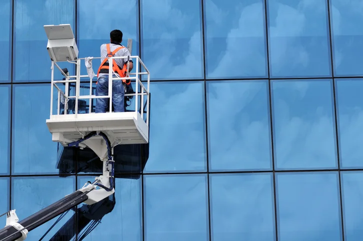 Window Cleaner: What Is It? and How to Become One?